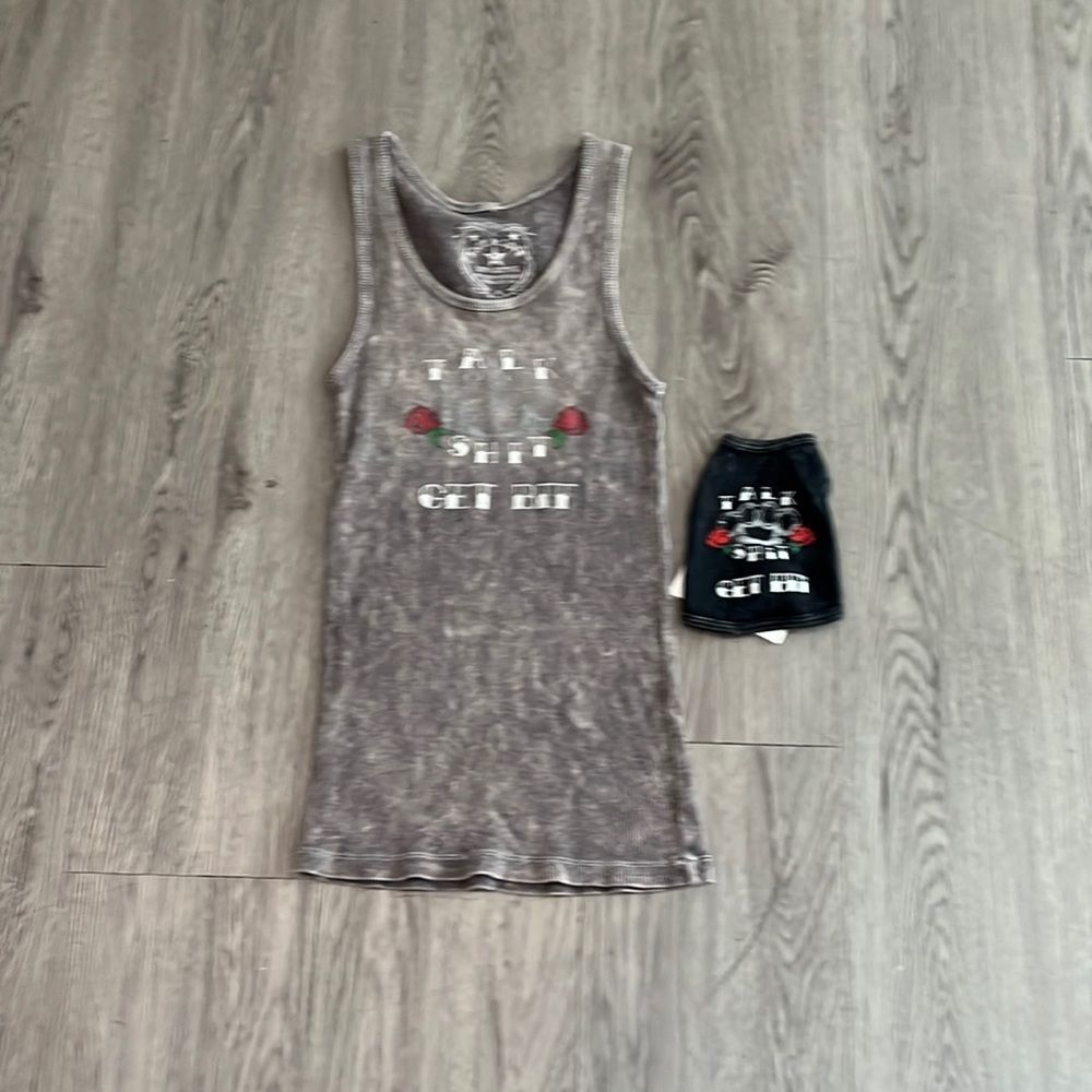 Womens XL tank fits like S! Dog tank XXS